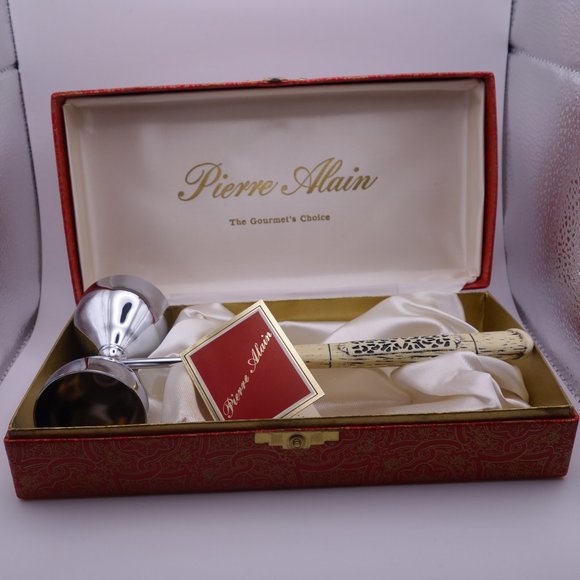 Pierre Alain "The Gourmet's Choice" Fancy Metal Jigger with Nice Box - Picture 1 of 13